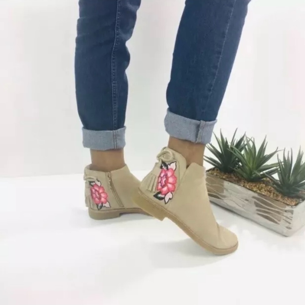 KATE SPADE BELLVILLE FLORAL EMBROIDERED TAN SUEDE DESERT BOOTS SIZE 9.5